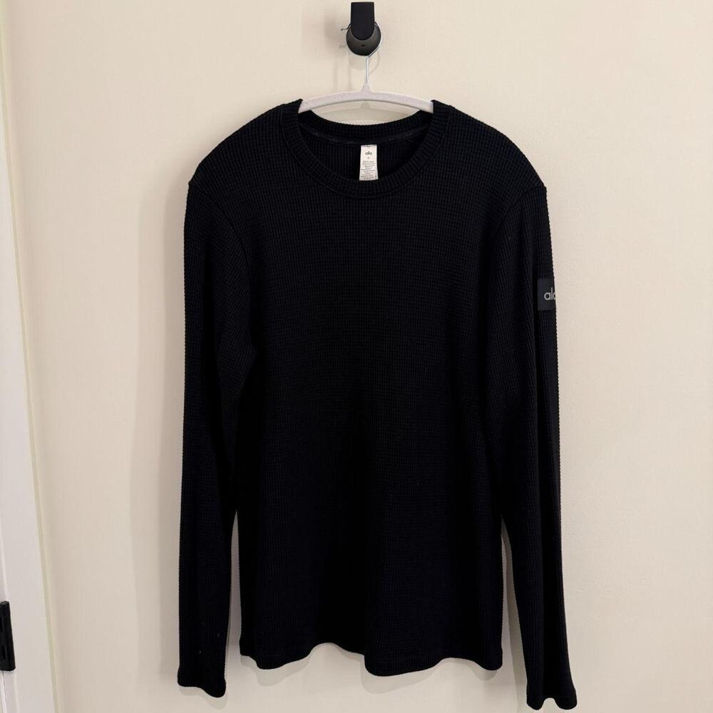 men's black ALO YOGA elevate waffle long sleeve pullover top [M]
